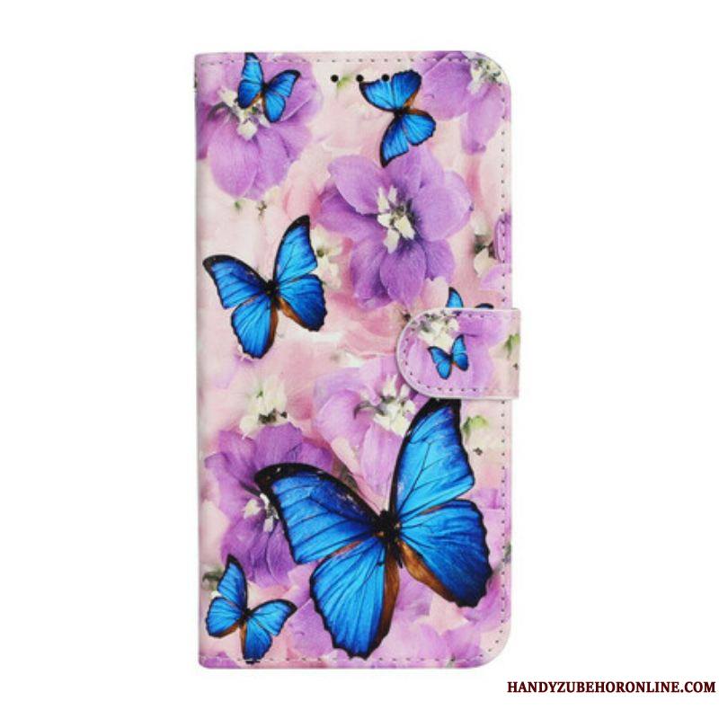 Housse iPhone 13 Mini Papillons Bleus dans les Fleurs